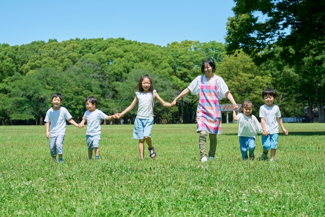 自治体の子育て支援とは？ 定住促進・体験格差対策・子育て支援パスポートまで解説