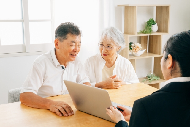 医療・介護対策に必要な地域包括ケアシステムとは？高齢者にやさしい公共交通システムなど自治体支援も紹介
