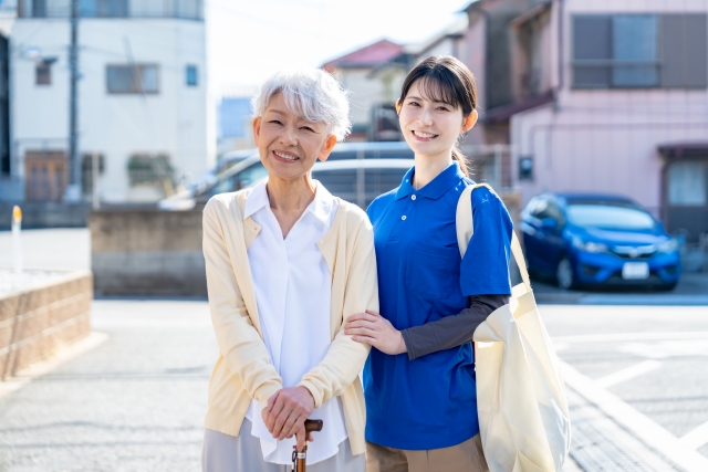医療・介護対策に必要な地域包括ケアシステムとは？高齢者にやさしい公共交通システムなど自治体支援も紹介